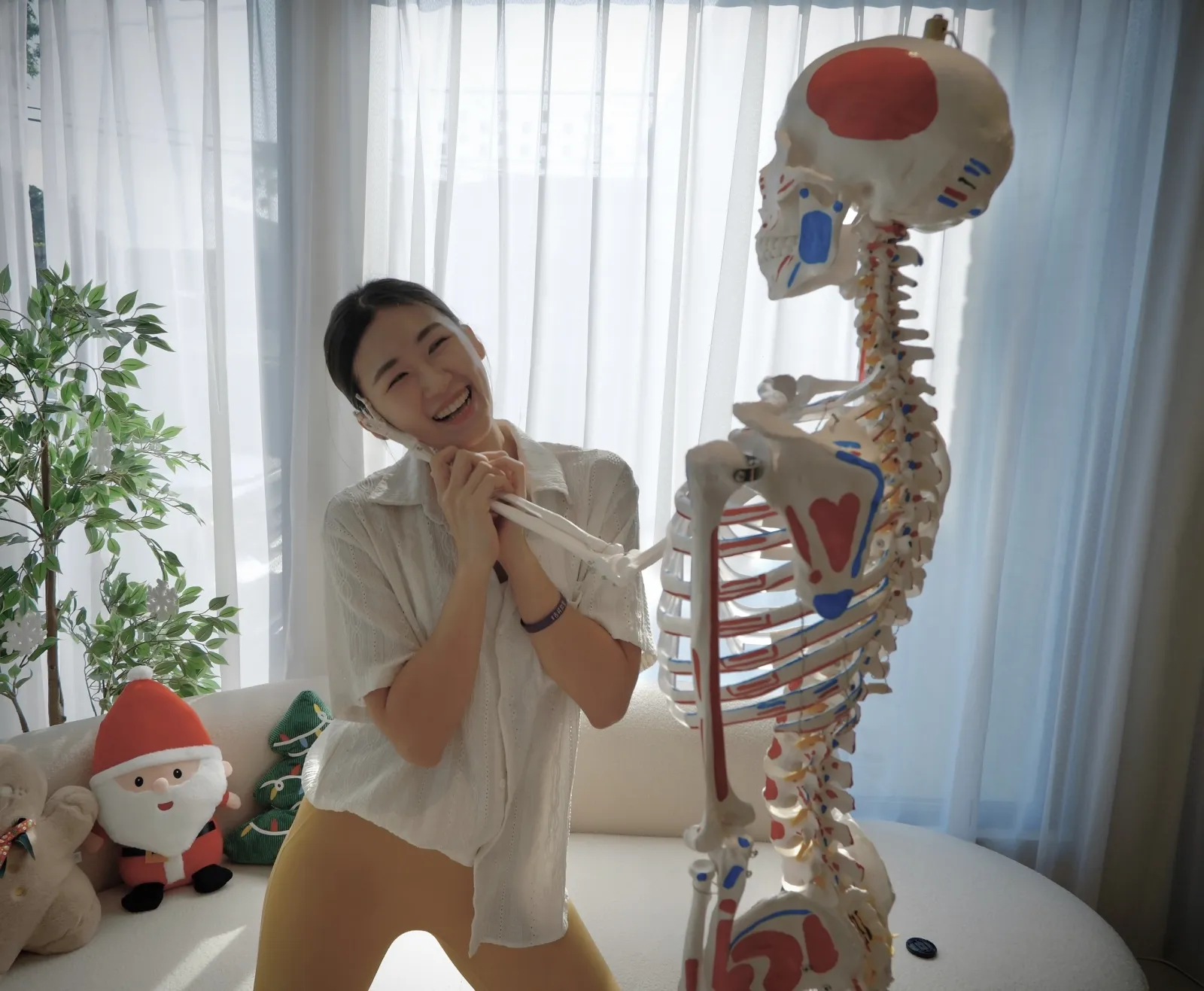 Kareen with anatomical skeleton model in the Luna studio